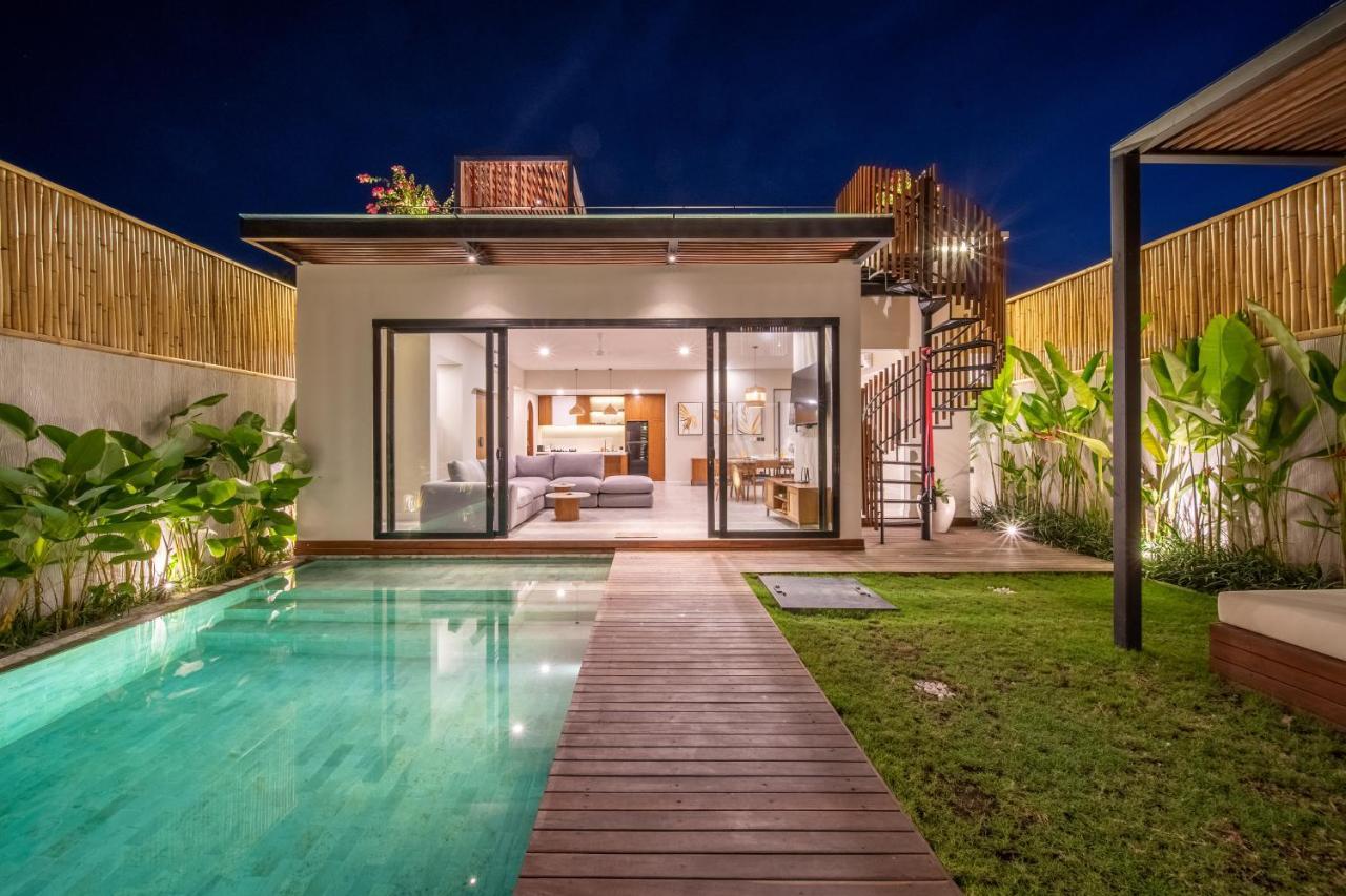 New 4 Bedroom 5 Min Walk To Berawa Beach Enclosed Livng Canggu  Ngoại thất bức ảnh