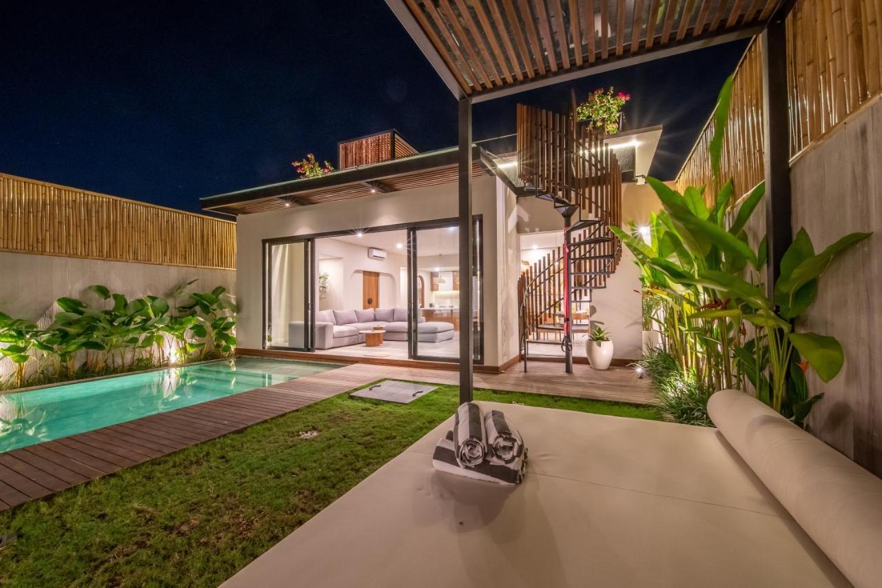 New 4 Bedroom 5 Min Walk To Berawa Beach Enclosed Livng Canggu  Ngoại thất bức ảnh