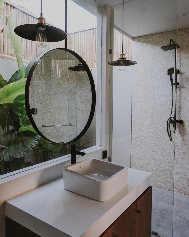 New 4 Bedroom 5 Min Walk To Berawa Beach Enclosed Livng Canggu  Ngoại thất bức ảnh