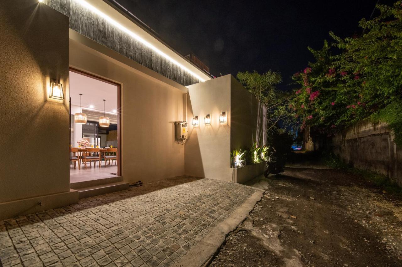 New 4 Bedroom 5 Min Walk To Berawa Beach Enclosed Livng Canggu  Ngoại thất bức ảnh